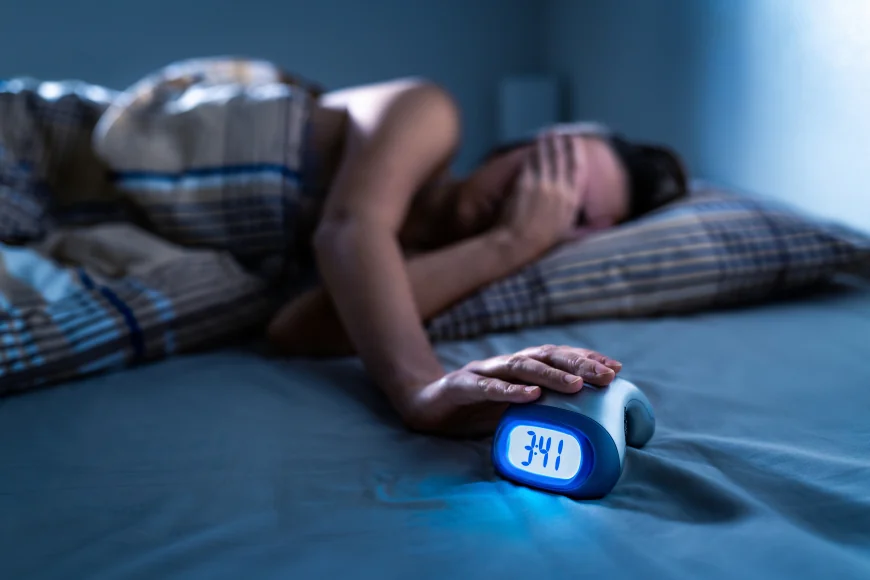 Descoperire importantă pentru tratarea insomniei. Cercetătorii au identificat o mutație genetică ce reduce nevoia de somn