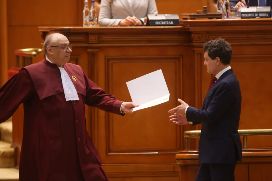 „Să vă fie rușine, CCR”. Momentul în care un deputat POT protestează la învestirea lui Nicușor Dan