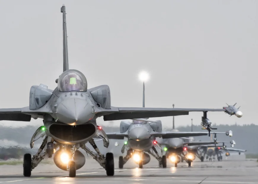 Olanda a trimis Ucrainei ultimul lot de avioane de luptă F-16