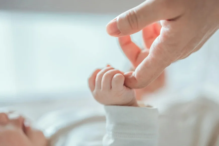 Greșeala pe care mulți părinți o fac când cel mic are febră. Avertismentul doctorului Mihai Craiu: „Un copil nu este un adult în miniatură”