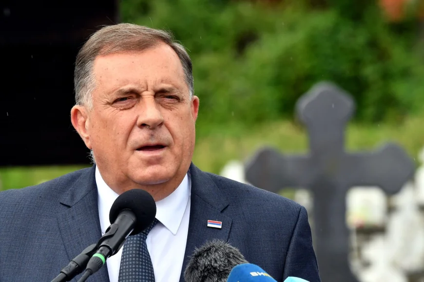 Liderul politic al sârbilor din Bosnia a mers din nou la Moscova, chiar dacă este căutat de justiția din țara sa