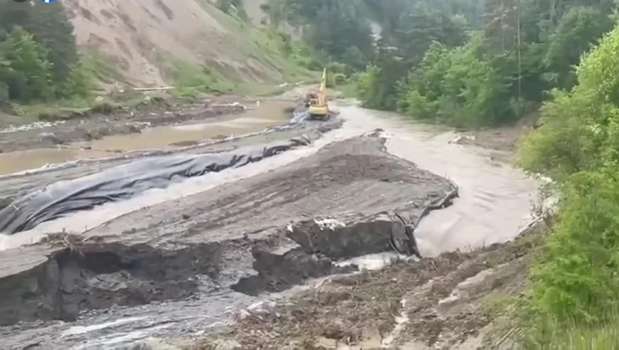 Pericol iminent de prăbușire la Salina Praid. Apa pătrunde în subteran, utilajele și muncitorii au fost evacuați