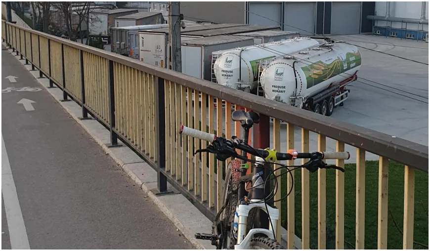 Trei sate din România, izolate după ce un pod provizoriu a fost luat de ape