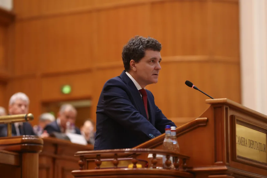 Cine sunt consilierii care au stat lângă Nicușor Dan la primele consultări cu partidele SURSE