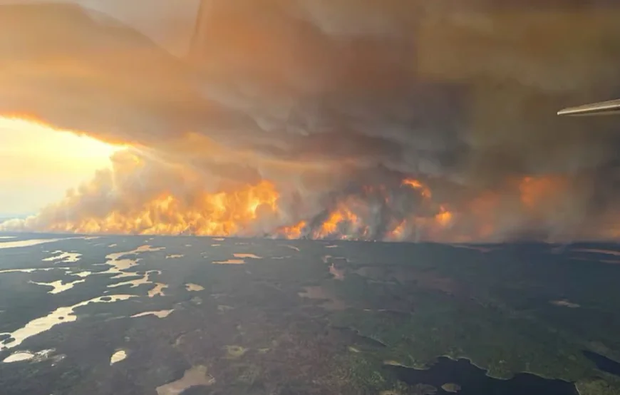 Incendiile fac ravagii în Canada: Peste 17.000 de persoane evacuate, în cel mai mare exod „din memoria recentă”