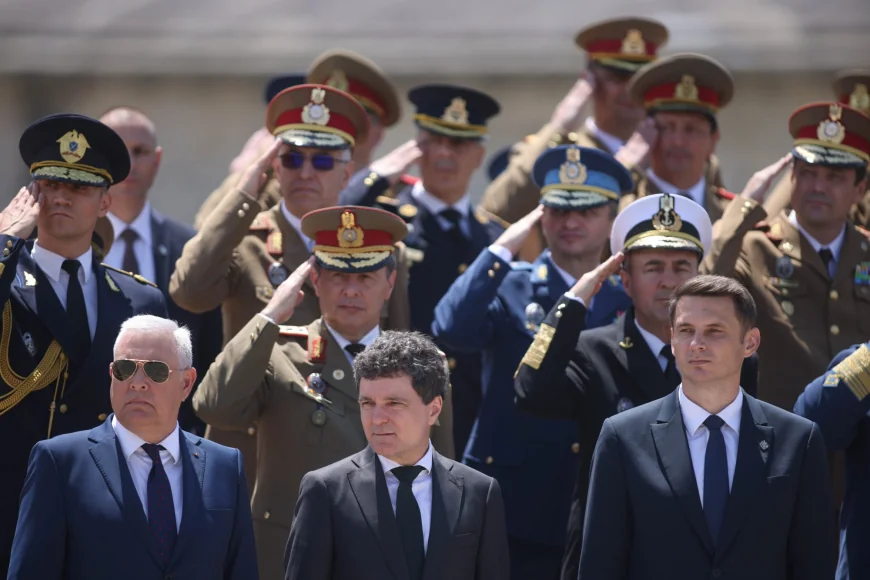 VIDEO Gafă a ministrului Apărării, Angel Tîlvăr, la ceremonia de Ziua Eroilor de la Monumentul „Mormântul Ostașului Necunoscut”