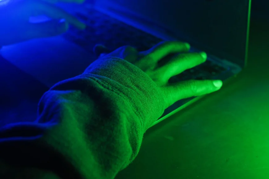 Hackeri legați de Rusia care s-au dat drept jurnaliști au încercat să atace Ministerul Apărării din Marea Britanie