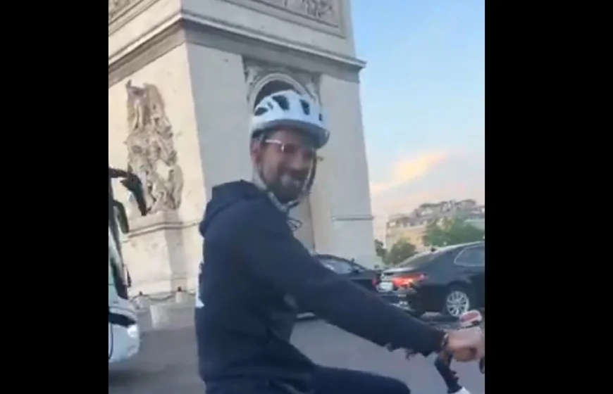 Novak Djokovici, plimbare cu bicicleta prin Paris, în plin turneu. „Te iubesc!” „Şi eu te iubesc”