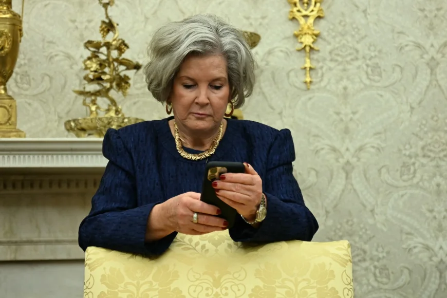Alertă de securitate în echipa lui Trump. FBI investighează compromiterea telefonului șefei de personal de la Casa Abă