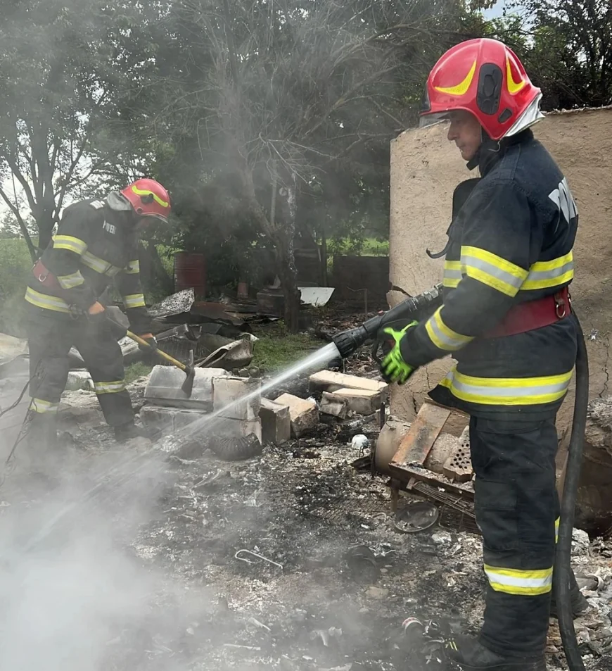Două persoane au fost găsite carbonizate în urma unui incendiu izbucnit la o locuinţă din Ialomița