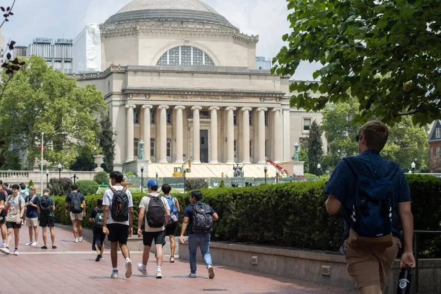 Transferuri în plină criză. Universitățile încearcă să atragă studenți afectați de restricțiile lui Trump