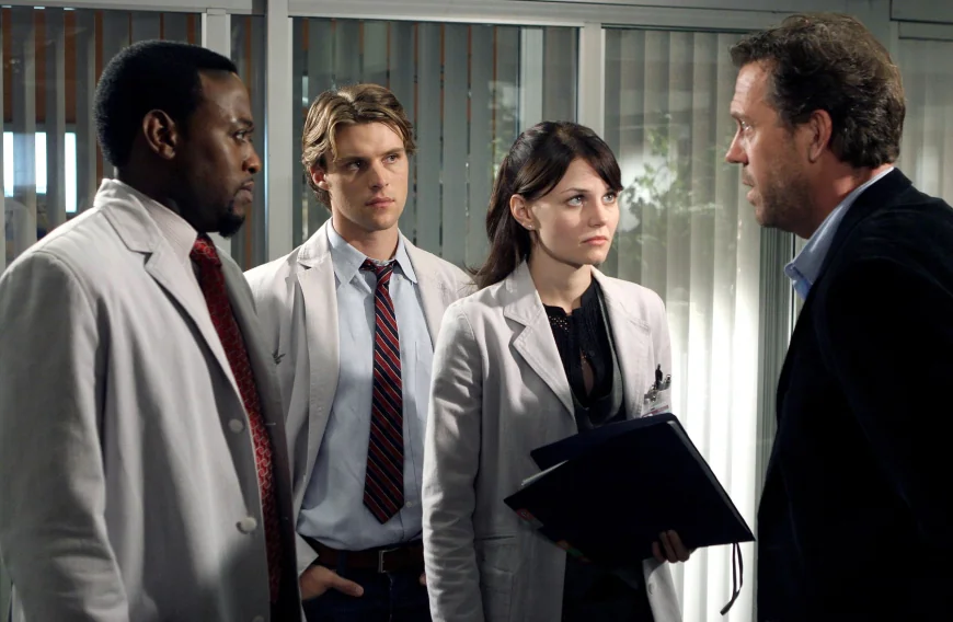 Diagnostic pus de trei medici neurologi popularului serial „Dr. House”: zeci de erori au fost dezvăluite într-un studiu