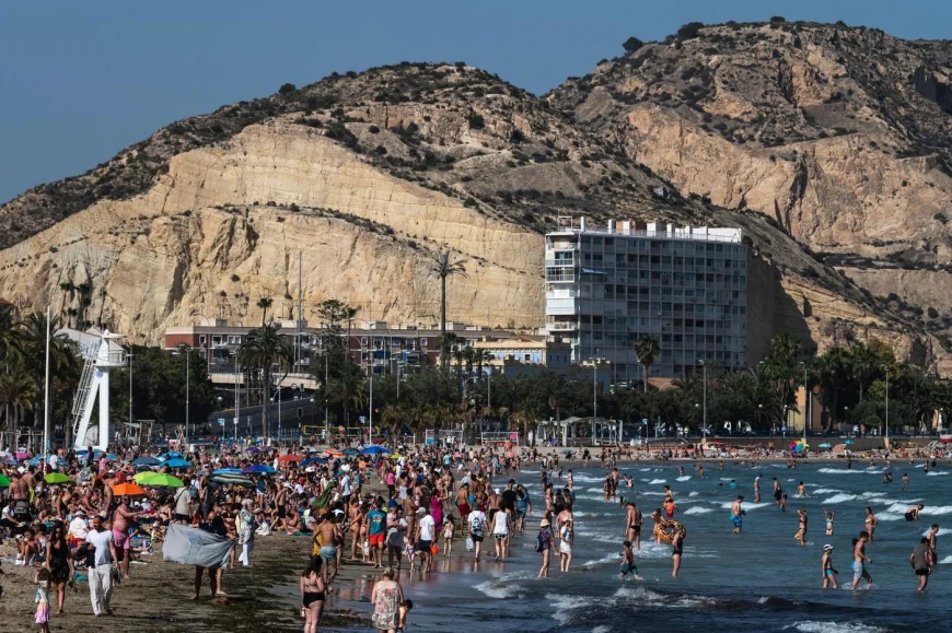 Spania, sufocată de turişti. Chiriile au crescut cu 85% în orașele devenite "parcuri de distracţii"