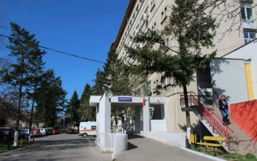 Ce au stabilit medicii legiști în cazul copilului mort de peritonită la Târgu Jiu. Informațiile care lipsesc din fișa de observație
