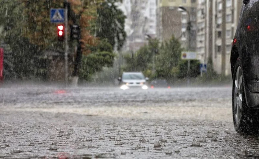 Mesaj RO-ALERT în București: Ploi torențiale, descărcări electrice și rafale puternice de vânt