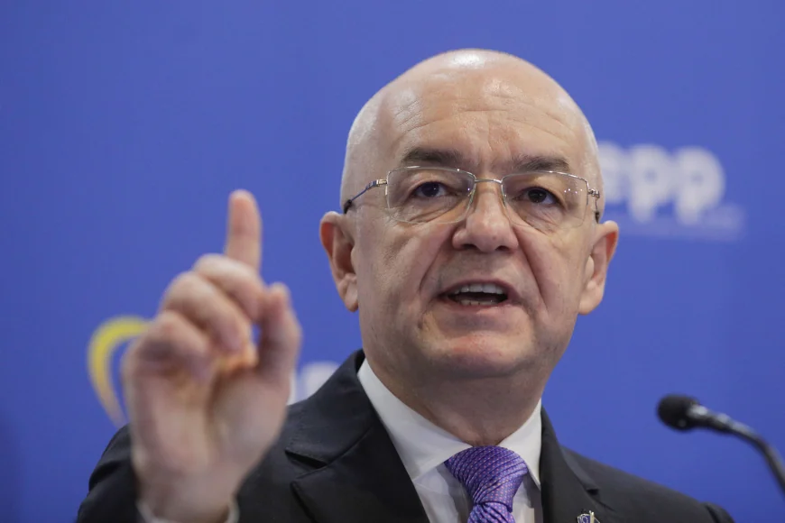 Soluția lui Emil Boc după decizia CCR privind declarațiile de avere: „E simplu: schimbi majoritatea la Curtea Constituțională”