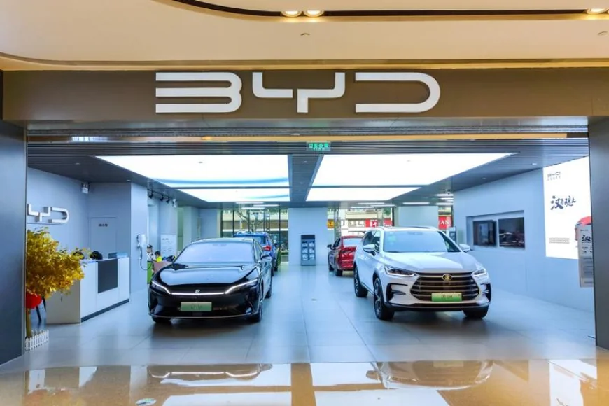 FOTO Coșmar în China – Cea mai mare rețea de dealeri BYD s-a închis peste noapte, lăsând showroom-urile goale și clienții fără service după ce au plătit garanția în avans pe 3 ani