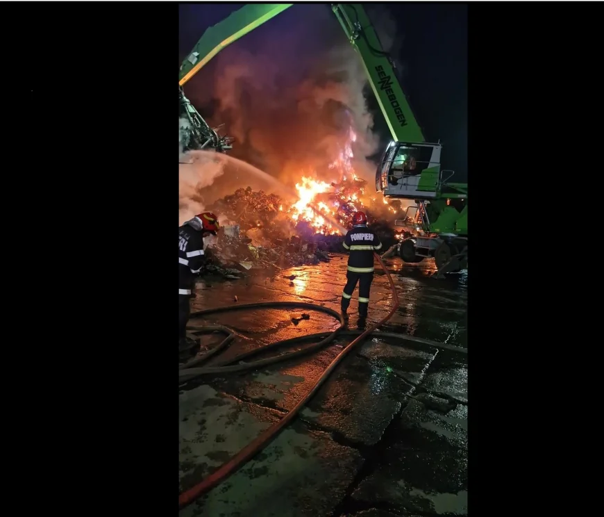 Incendiu în portul Constanța: 800 de tone de de deșeuri feroase, cuprinse de flăcări
