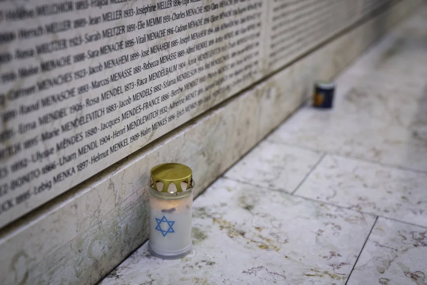 FOTO Locații ale comunității evreiești din Paris, inclusiv Memorialul Holocaustului, au fost vandalizate. Autoritățile condamnă „aceste acte odioase”