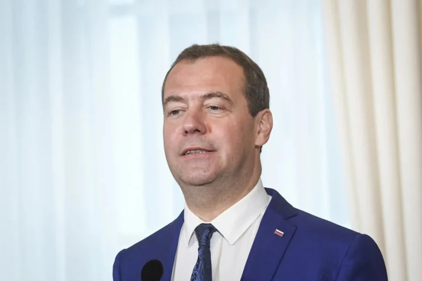 Medvedev prevede declinul Germaniei: „Așteptăm cu nerăbdare prăbușirea sa economică”