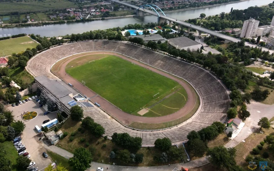 Cum s-au umplut orașele României de stadioane. Sfârșitul marilor arene din comunism, clădite prin „muncă patriotică”