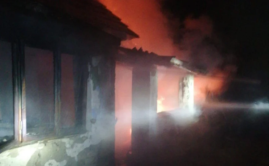 Copil de 9 ani găsit carbonizat în propria casă, la Glimboca. Era singur când au izbuncnit flăcările