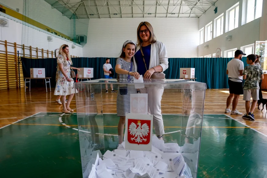 LIVE Alegeri prezidențiale Polonia: Cele mai noi informații despre prezența la vot, în cursa extrem de strânsă dintre viziunea pro-UE și cea naționalistă / Mesaj de ultimă oră al lui Donald Tusk