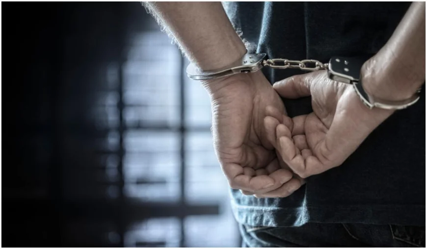 Bărbat din Craiova, arestat după ce şi-ar fi violat fiica de 14 ani. Mama copilei a alertat autorităţile