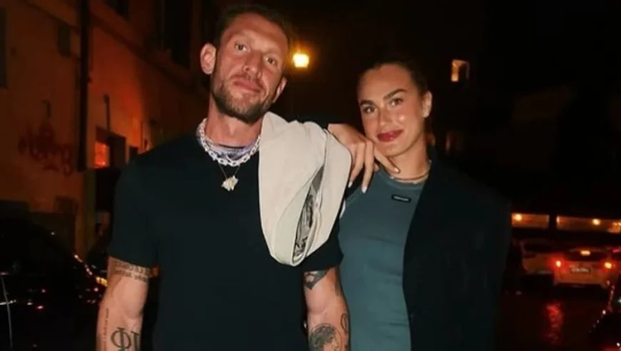 Cine este musculosul în brațele căruia se „încălzea” Aryna Sabalenka la vestiare, înaintea meciului din „optimi” de la Roland Garros