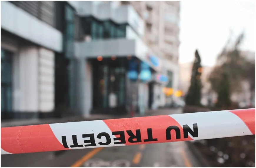 Cadavrul unei adolescente, găsit în grădina unui bloc din Galaţi. Fata de 17 ani ar fi căzut de la etajul 8