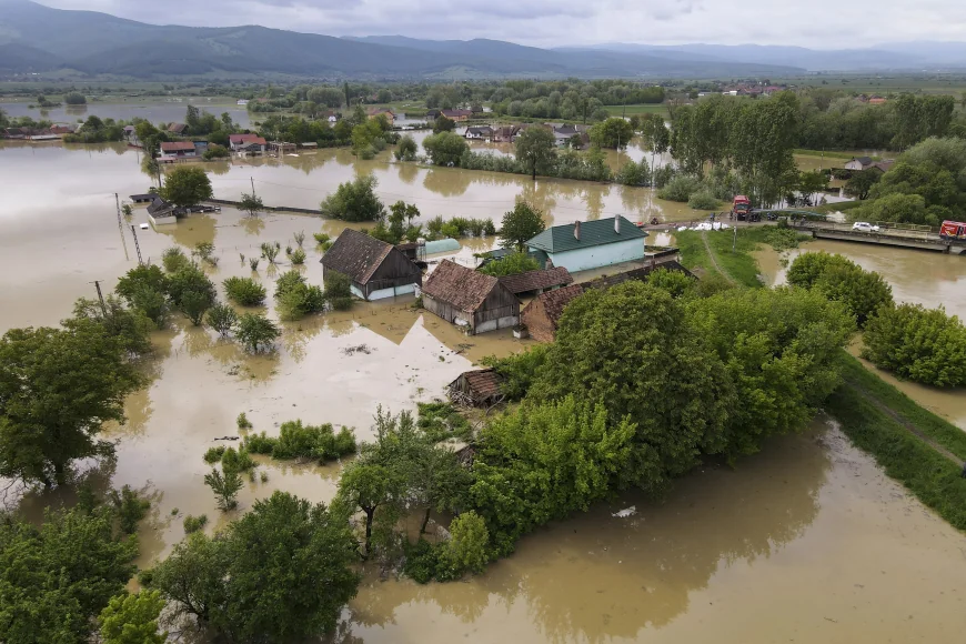Cod galben de inundaţii în mai multe zone din ţară. 11 localităţi din nouă judeţe, afectate în ultimele 24 de ore