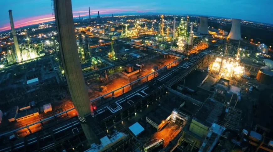 Nouă persoane s-au intoxicat cu monoxid de carbon şi hidrogen sulfurat la rafinăria Petrobrazi