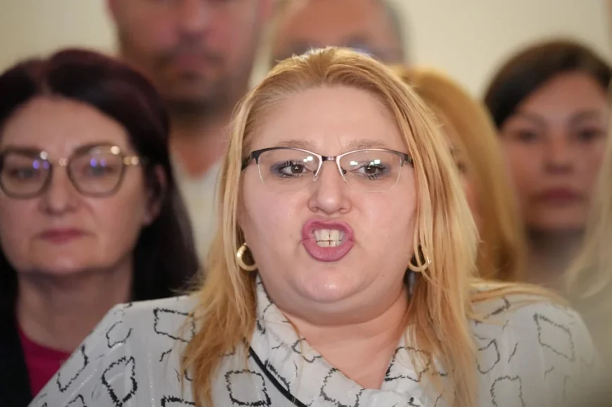 S.O.S intră la apă. Patru deputați din partidul Dianei Șoșoacă au trecut la PSD