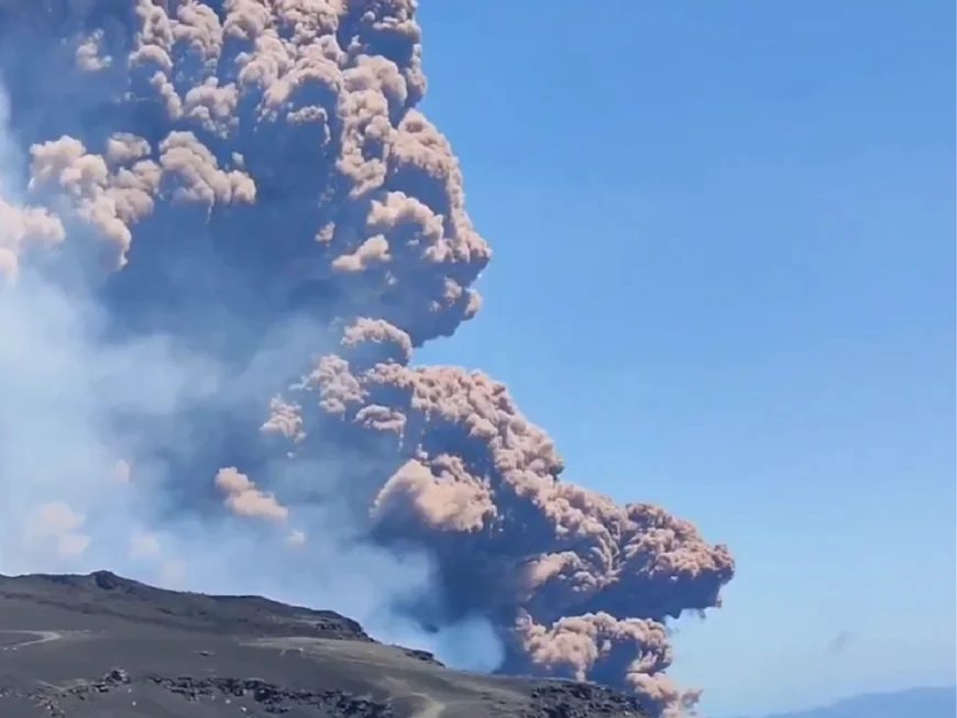 Vulcanul Etna a erupt. Aeroportul din Catania a ridicat nivelul de alertă la roșu