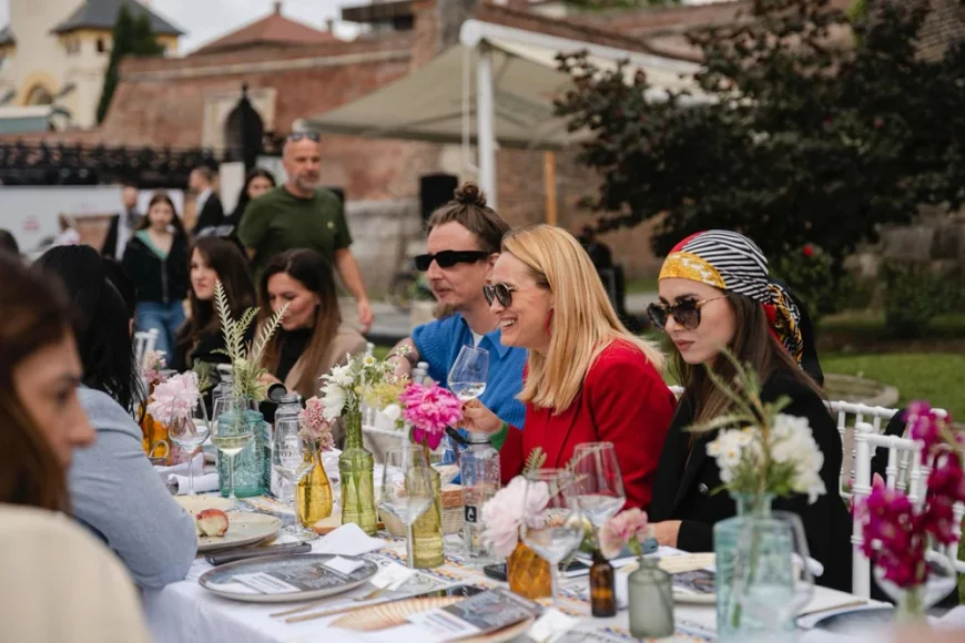Un nou record mondial se pregătește în România, la Alba Iulia.  „Masa care unește” - un preview simbolic alături de Andreea Esca a avut loc în cetatea Alba Carolina, in weekend