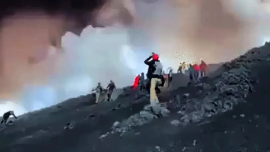 Imagini dramatice au surprins momentul în care turiștii fug de pe Etna, în timp ce vulcanul erupea