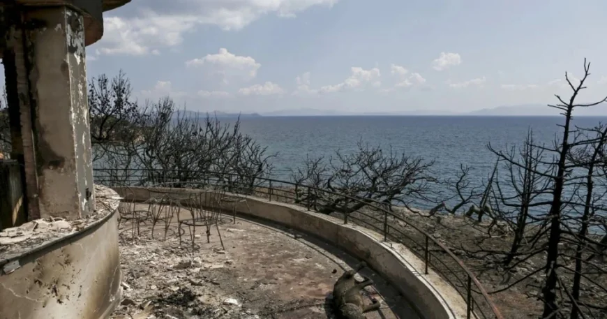 Zece persoane, găsite vinovate în Grecia de incendiul de vegetație din 2018 soldat cu peste 100 de morți
