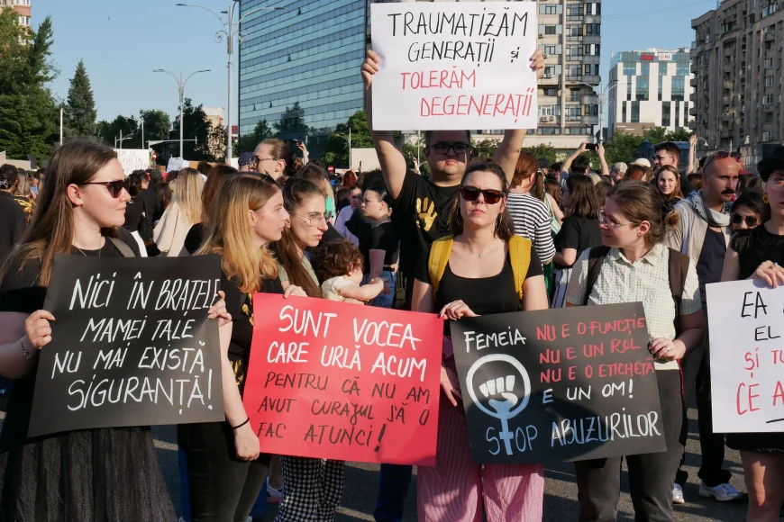 Protest în Piața Victoriei, după uciderea Teodorei Marcu. „Când statul tace, femeile mor”