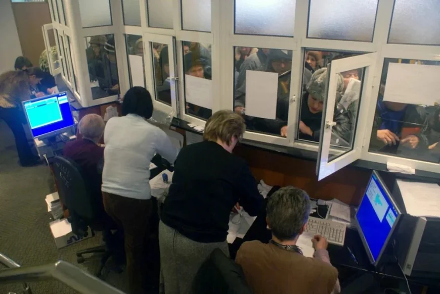 Cum arată munca la stat: superbugetarul trecut cu 49 de ore lucrate într-o zi