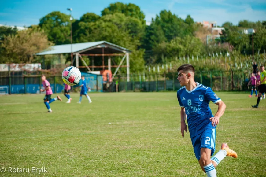 Elevul genial care este căpitan la fotbal. A terminat șef de promoție la un colegiu din Craiova