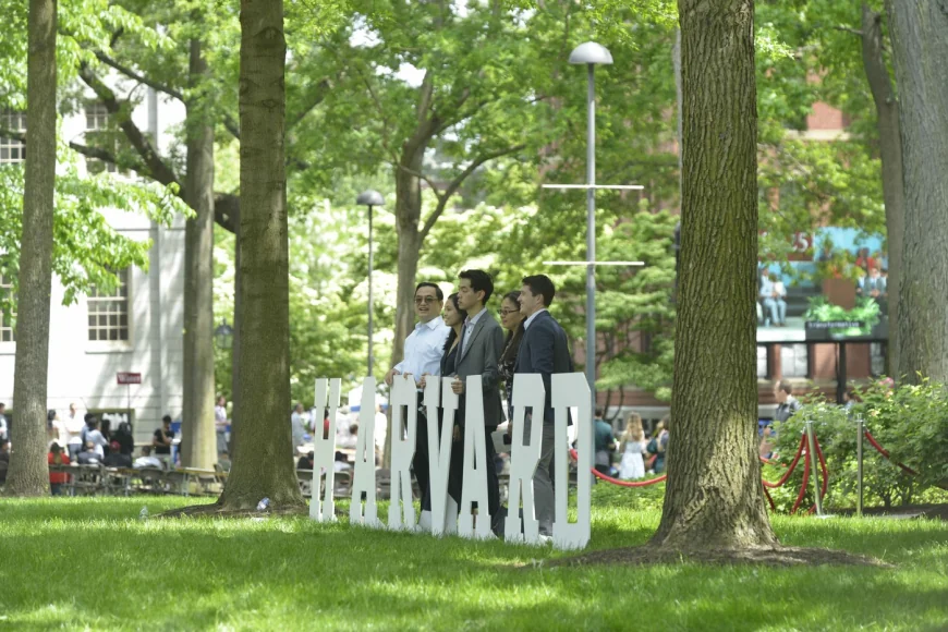 Trump suspendă intrarea în Statele Unite a studenţilor internaţionali care vor să studieze la Harvard. Reacția universității