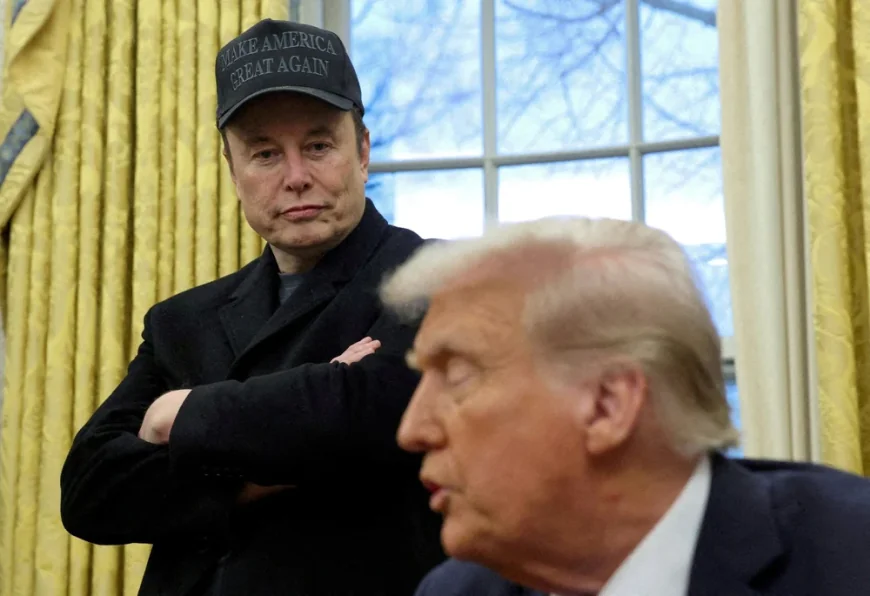 Război deschis între Trump și Musk. Președintele american a amenințat cu anularea contractelor. Șeful Tesla: „Fără mine ar fi pierdut alegerile”