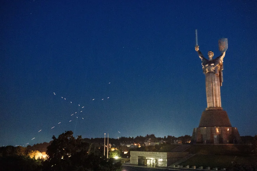 Răspunsul Rusiei la „atacurile teroriste ale Kievului”: Un roi de peste 450 de drone și rachete / Moscova susține ca de obicei că „toate țintele au fost lovite”, Ucraina are alt bilanț