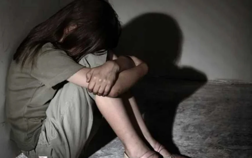 Două surori, de 9 și 12 ani, agresate sexual de un verișor și tatăl acestuia. Cei doi bărbați, arestați