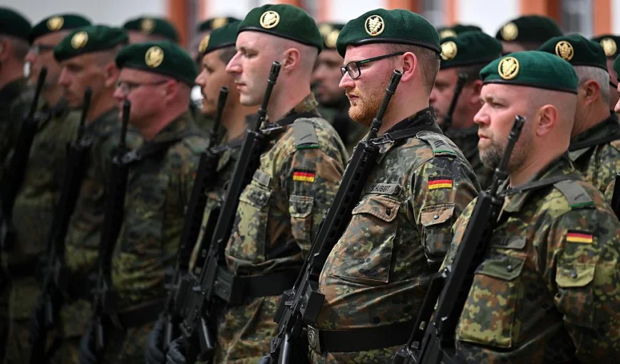 Un colonel german cere armata obligatorie. Nemţii trebuie să facă rost de 60.000 soldaţi în plus