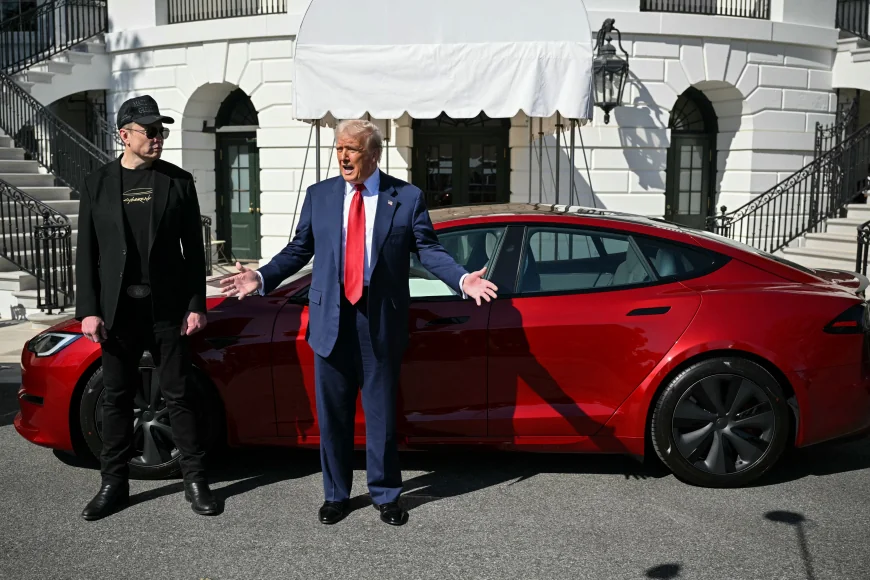 Trump vrea să scape de mașina Tesla pe care și-a cumpărat-o de la Musk, „omul care și-a pierdut mințile”