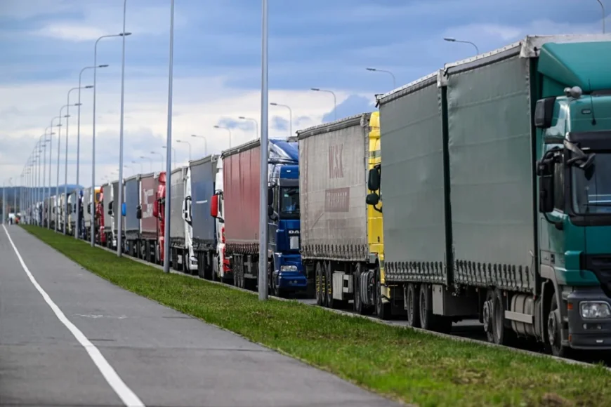 Rusia paralizează transportul de marfă: cozi kilometrice și controale drastice după operațiunea „Pânza de păianjen”