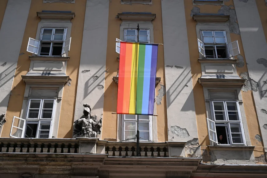 Ungaria interzice prin decret afișarea de simboluri LGBTQ pe clădirile publice