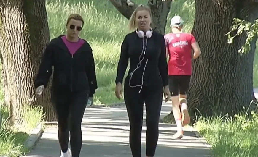 Capcana în care pot cădea tinerele care-şi doresc corpul perfect: Poţi să te adânceşti în probleme de sănătate