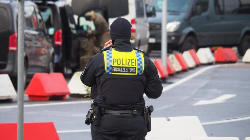 O maşină a intrat într-un grup de oameni în oraşul german Passau